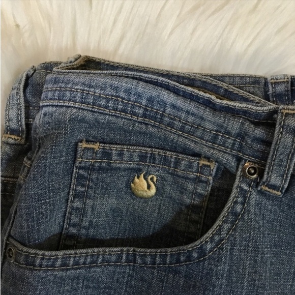 Gloria Vanderbilt light wash denim size 10 short jeans
5 pocket - Picture 7 of 15